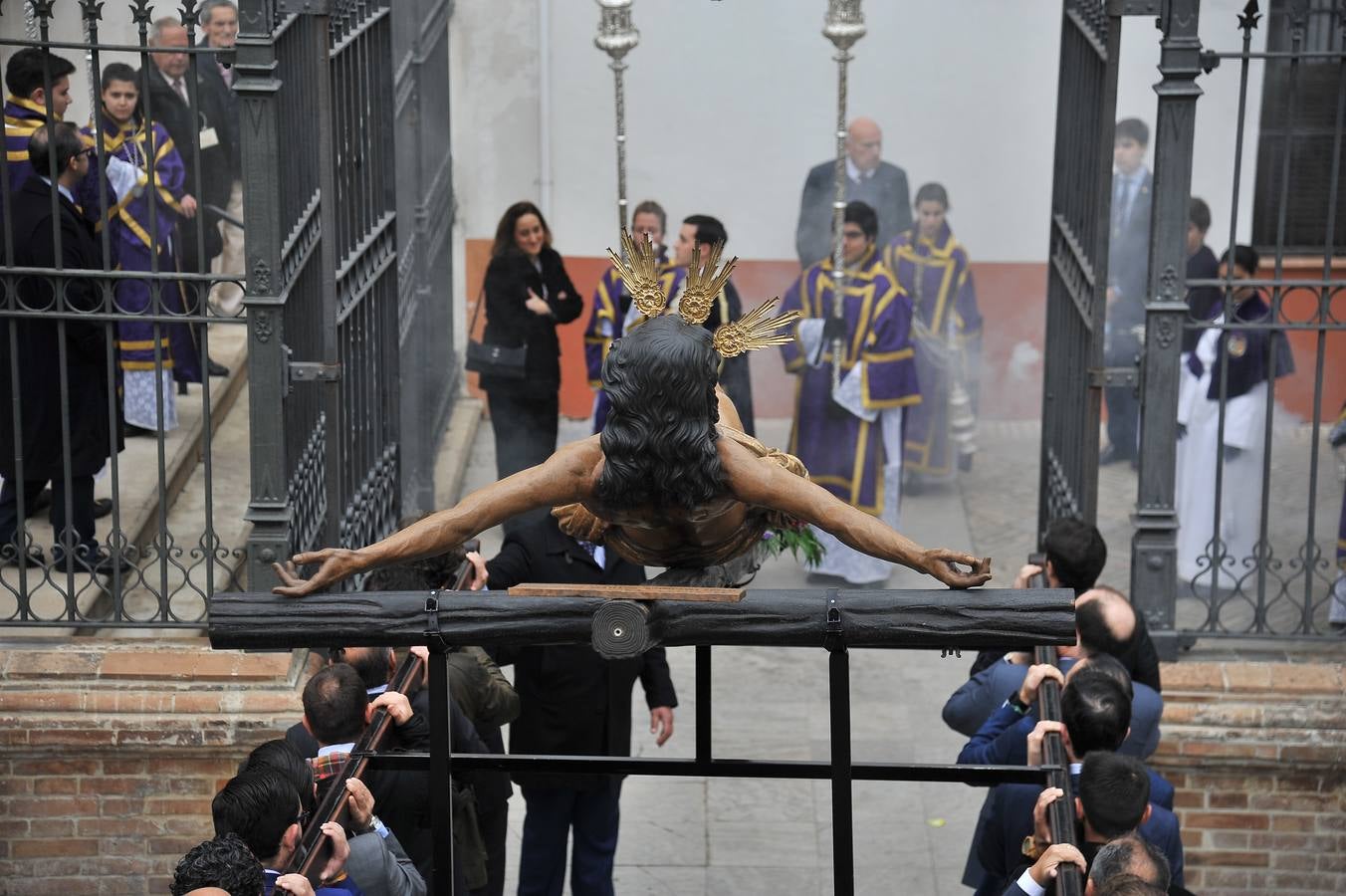 Galería del traslado del Cristo de las Aguas a la iglesia de la Caridad