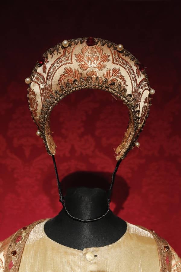La exposición «Moda y época de Isabel la Católica en Córdoba», en imágenes