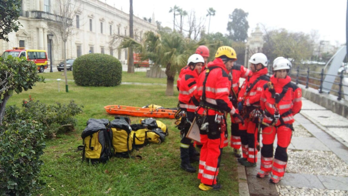 Así trabajan los Bomberos de Sevilla en un rescate