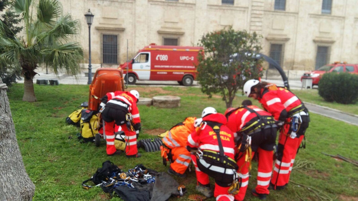 Así trabajan los Bomberos de Sevilla en un rescate