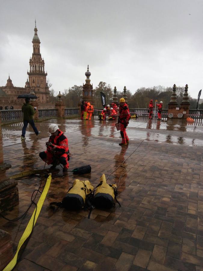 Así trabajan los Bomberos de Sevilla en un rescate