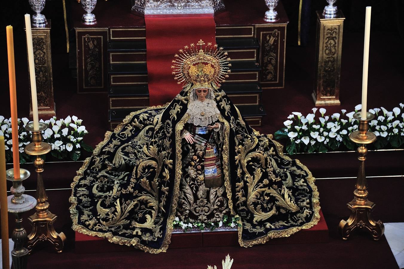 Galería del besamanos de la Virgen de Montserrat y el besapiés del Cristo de la Conversión