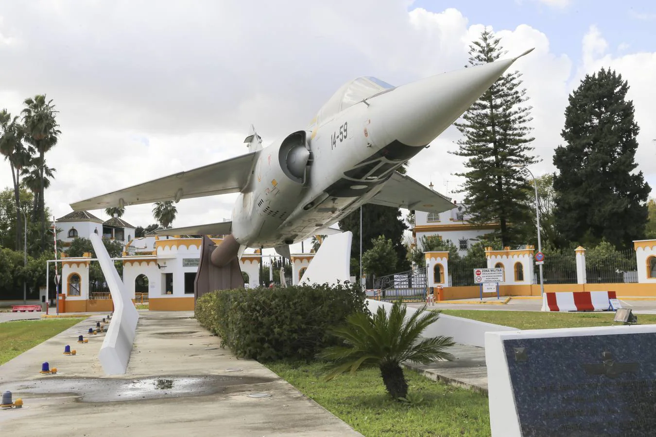 La vinculación de Tablada con la aviación, en imágenes