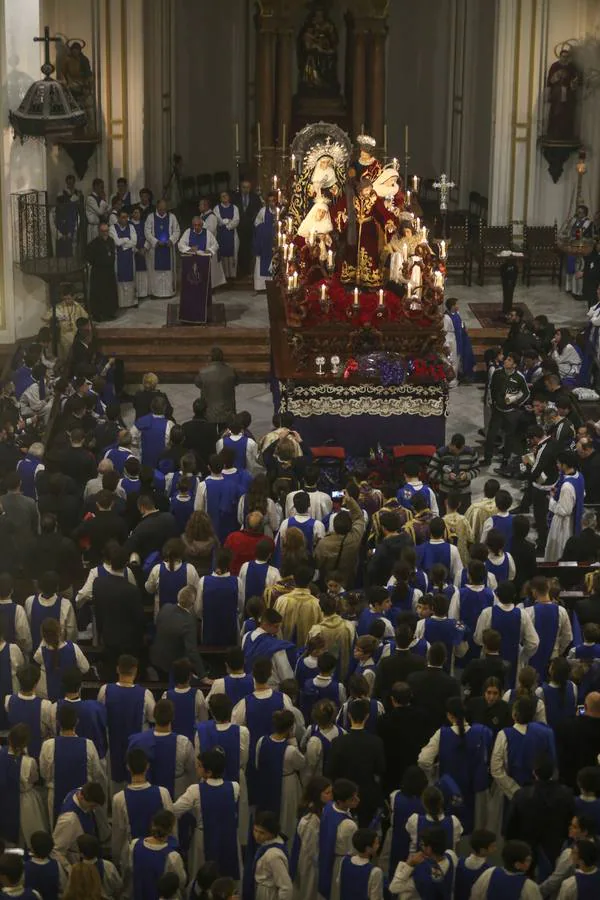 En fotos, llantos y tristeza de La Misión del Claret en la Semana Santa de Sevilla 2018
