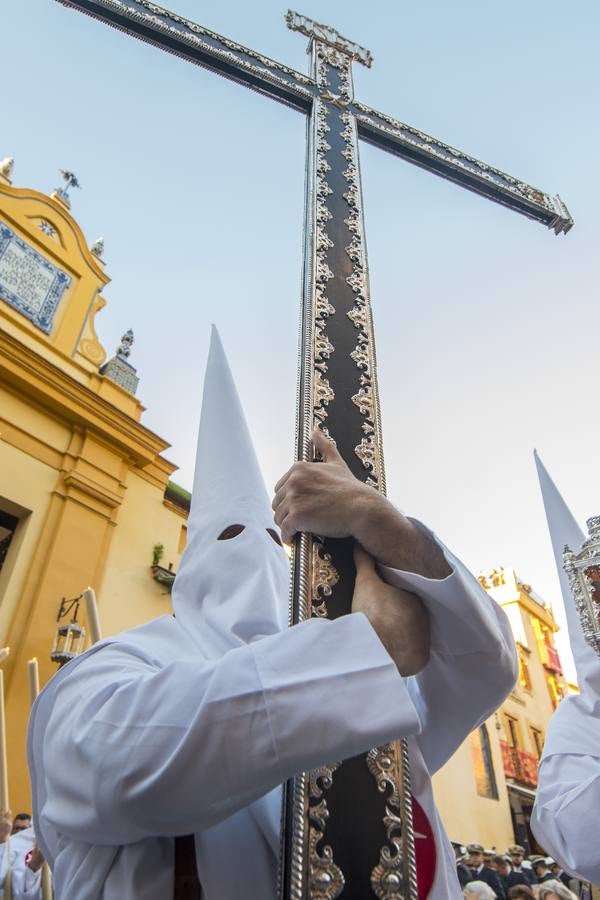 En fotos, salida de la Hermandad de La Amargura en la Semana Santa de Sevilla 2018