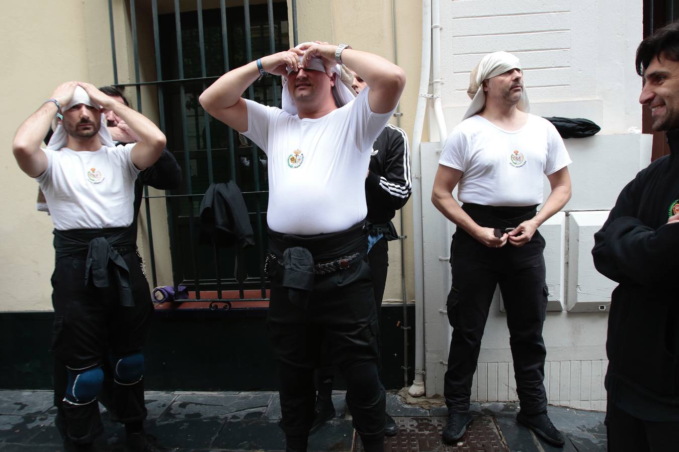 En fotos, la hermandad de Jesús Despojado desborda el Molviedro en la Semana Santa de Sevilla 2018