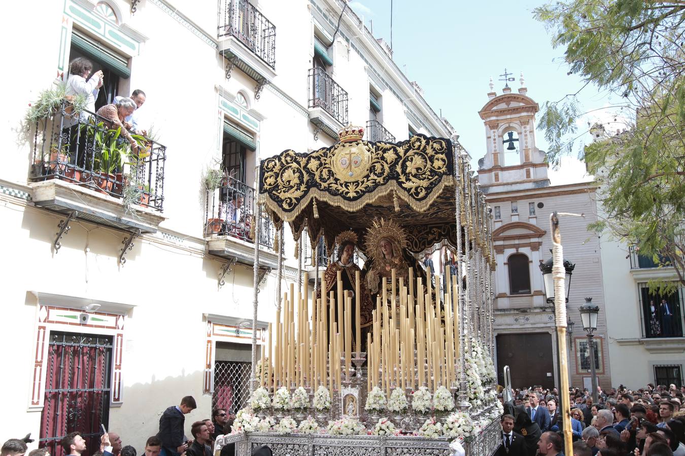 En fotos, la hermandad de Jesús Despojado desborda el Molviedro en la Semana Santa de Sevilla 2018