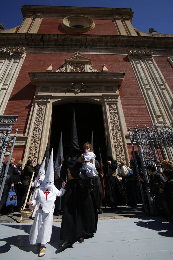 En fotos, La Borriquita abre el Domingo de Ramos en la Semana Santa de Sevilla 2018