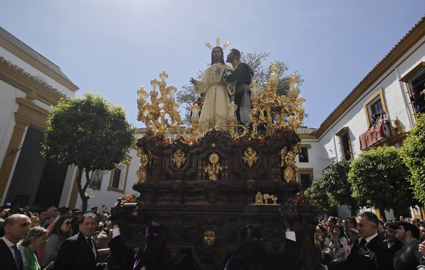 En fotos, el discurrir de la Hermandad de la Redención en el Lunes Santo de la Semana Santa Sevilla 2018