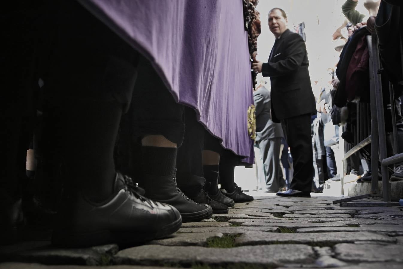 En fotos, el discurrir de la Hermandad de la Redención en el Lunes Santo de la Semana Santa Sevilla 2018