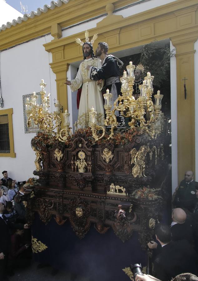 En fotos, el discurrir de la Hermandad de la Redención en el Lunes Santo de la Semana Santa Sevilla 2018