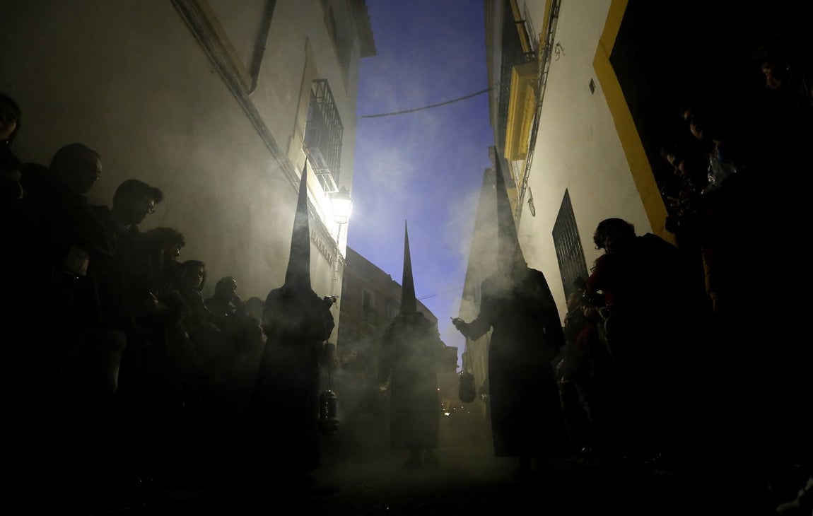En fotos, el recogimiento del Via Crucis por las calles de Córdoba