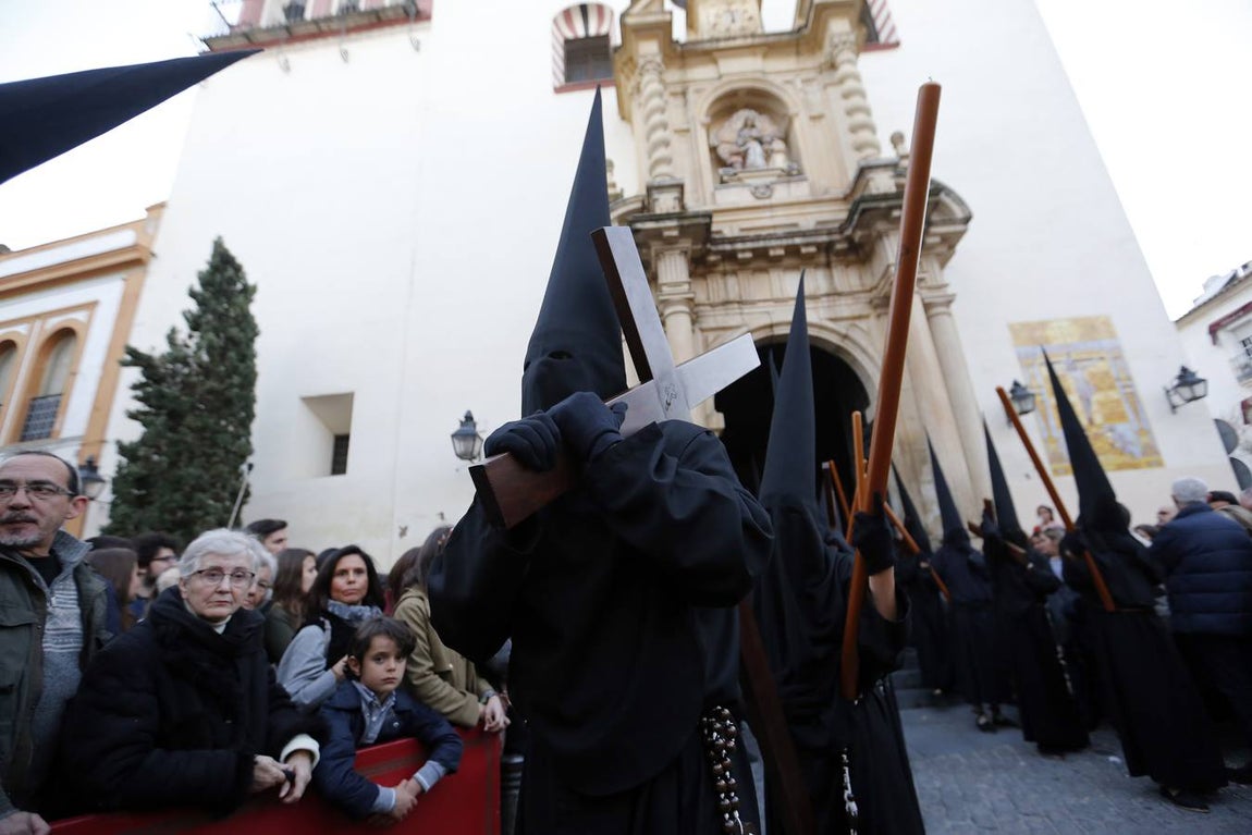 En fotos, el recogimiento del Via Crucis por las calles de Córdoba