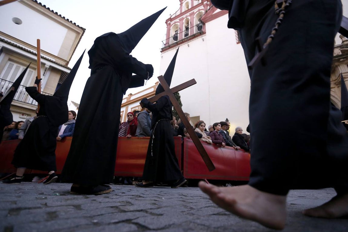 En fotos, el recogimiento del Via Crucis por las calles de Córdoba