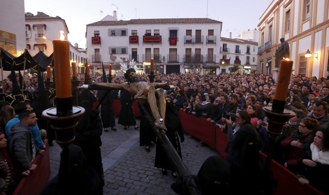 En fotos, el recogimiento del Via Crucis por las calles de Córdoba