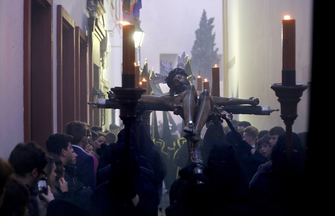En fotos, el recogimiento del Via Crucis por las calles de Córdoba