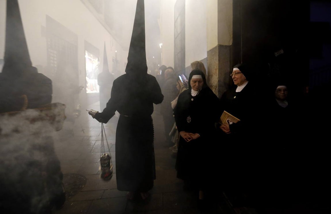 En fotos, el recogimiento del Via Crucis por las calles de Córdoba