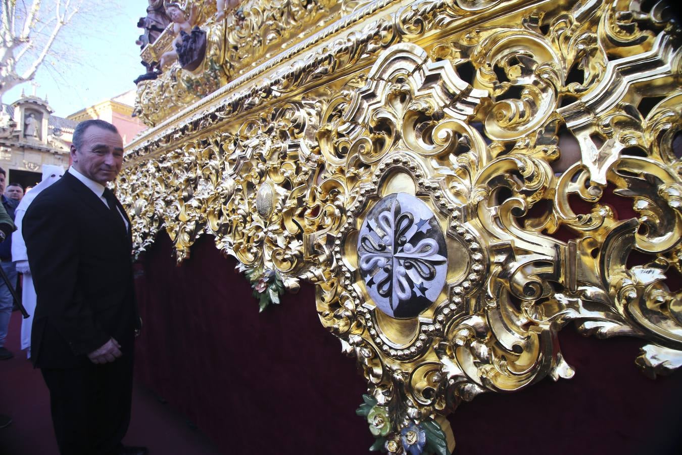 El Dulce Nombre al sol de Martes Santo en la Semana Santa de Sevilla 2018, en fotos