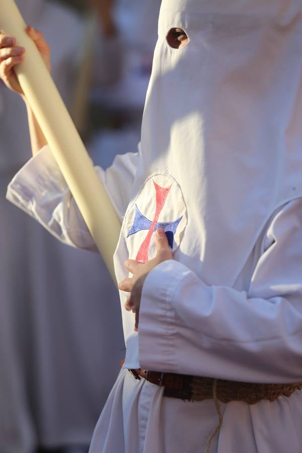 El Dulce Nombre al sol de Martes Santo en la Semana Santa de Sevilla 2018, en fotos