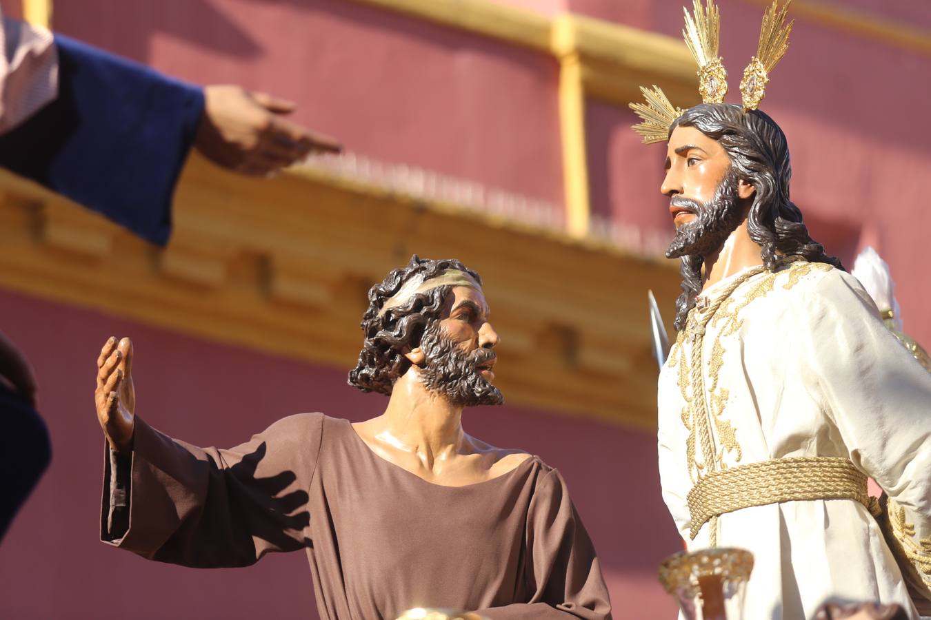 El Dulce Nombre al sol de Martes Santo en la Semana Santa de Sevilla 2018, en fotos