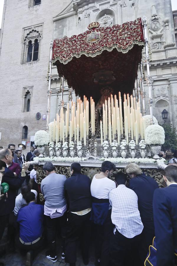 En fotos, el Cristo de Burgos en la Semana Santa de Sevilla 2018