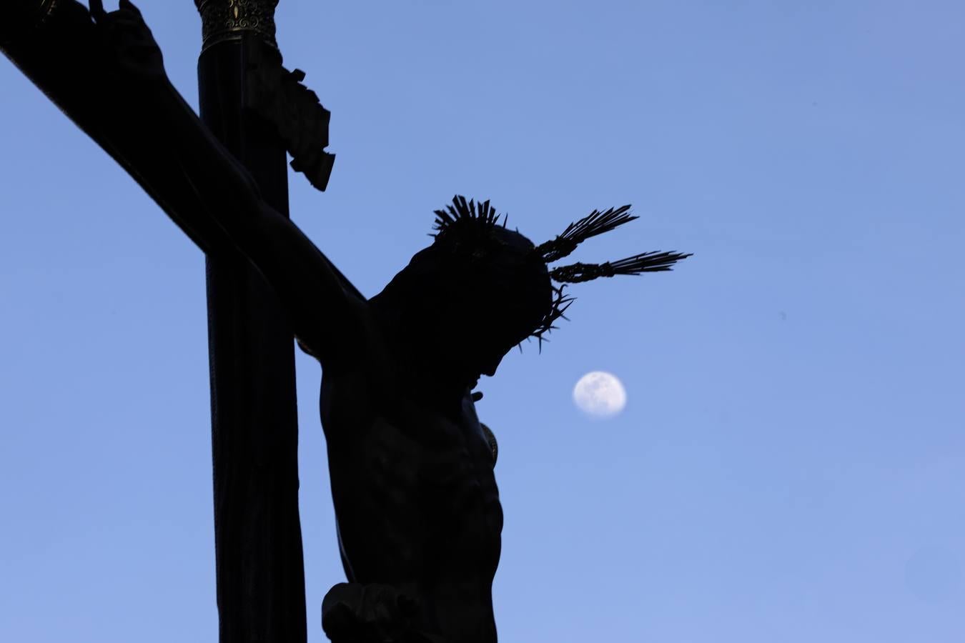 En fotos, el Cristo de Burgos en la Semana Santa de Sevilla 2018