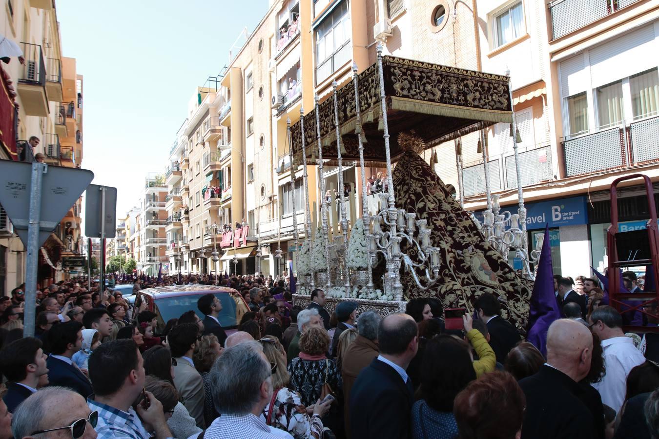 En fotos, Las Cigarreras en la Semana Santa de Sevilla de 2018