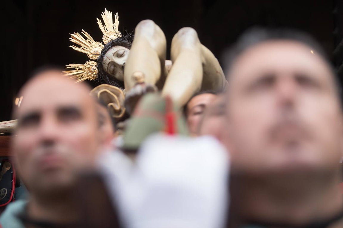 El Vía Crucis de la Caridad, en imágenes