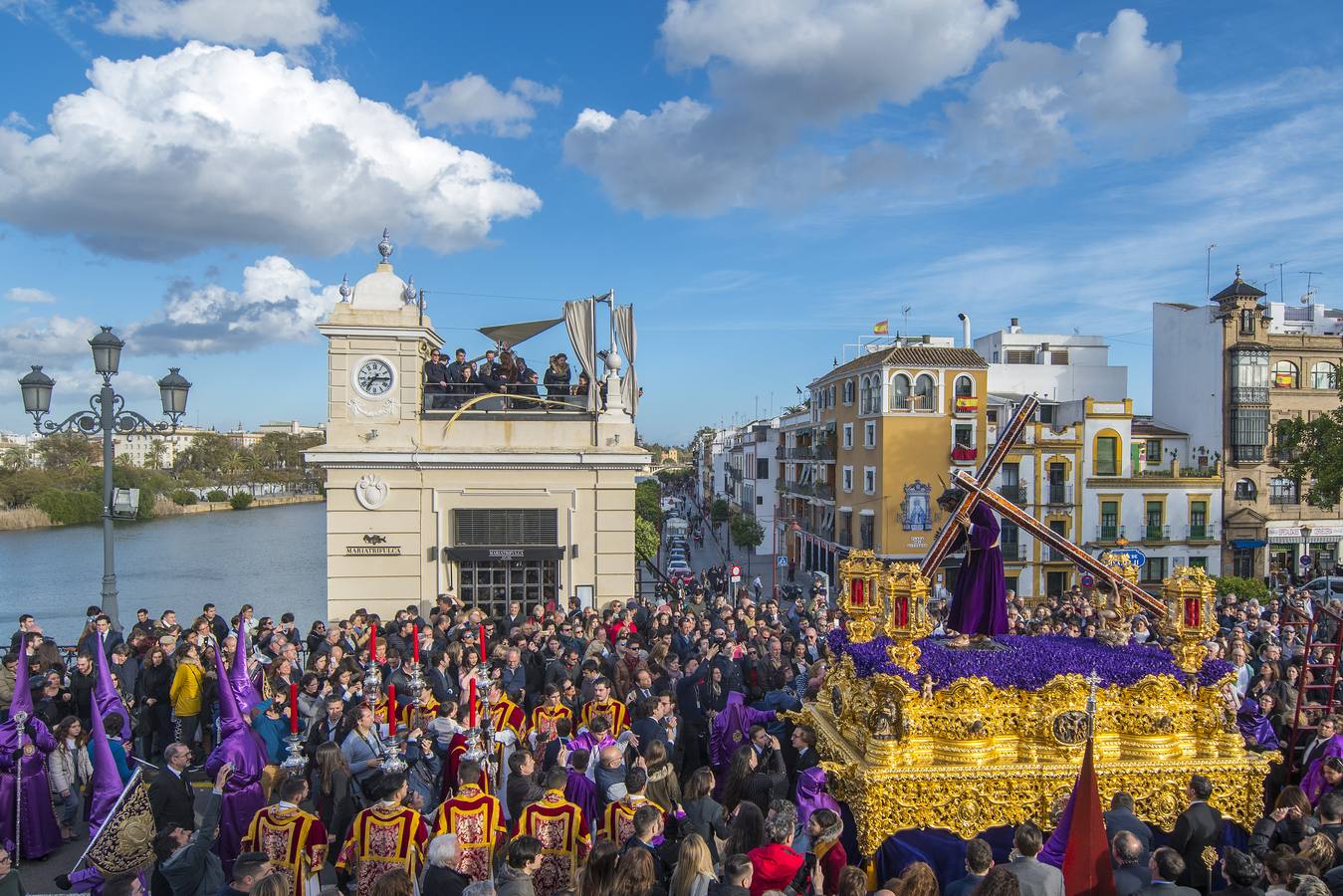 En fotos, La O despidiéndose de Triana este Viernes Santo