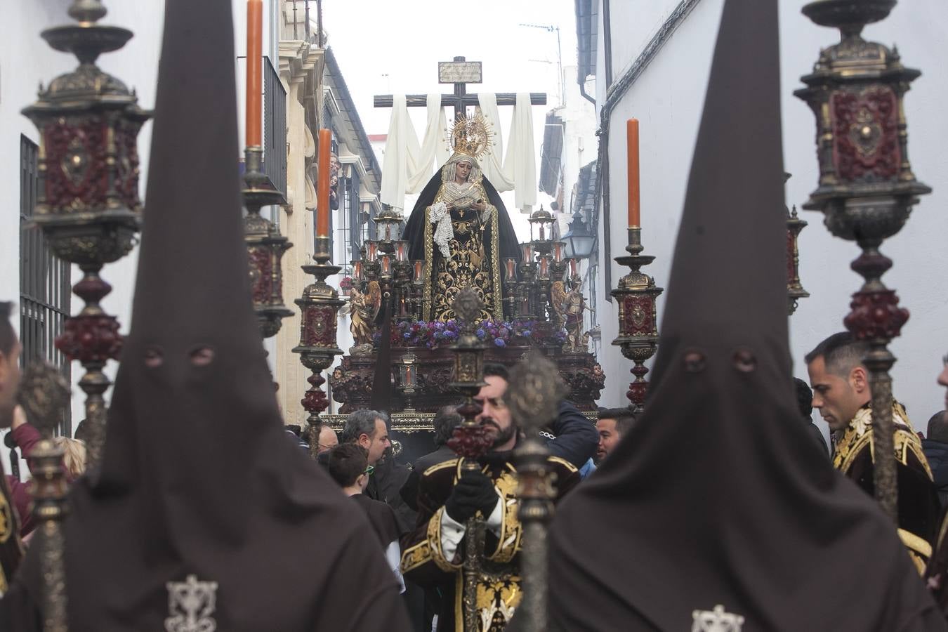 La cofradía de la Soledad de la Semana Santa de Córdoba 2018, en imágenes