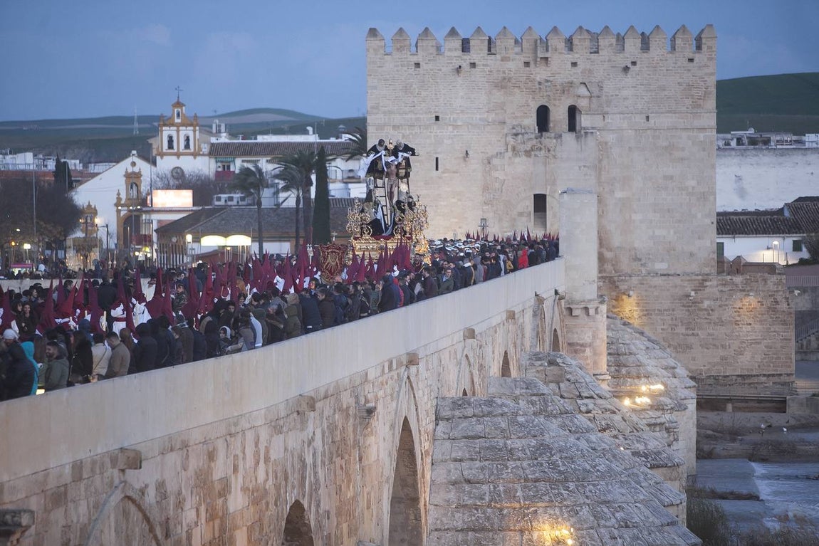 La cofradía del Descendimiento de Córdoba, en imágenes