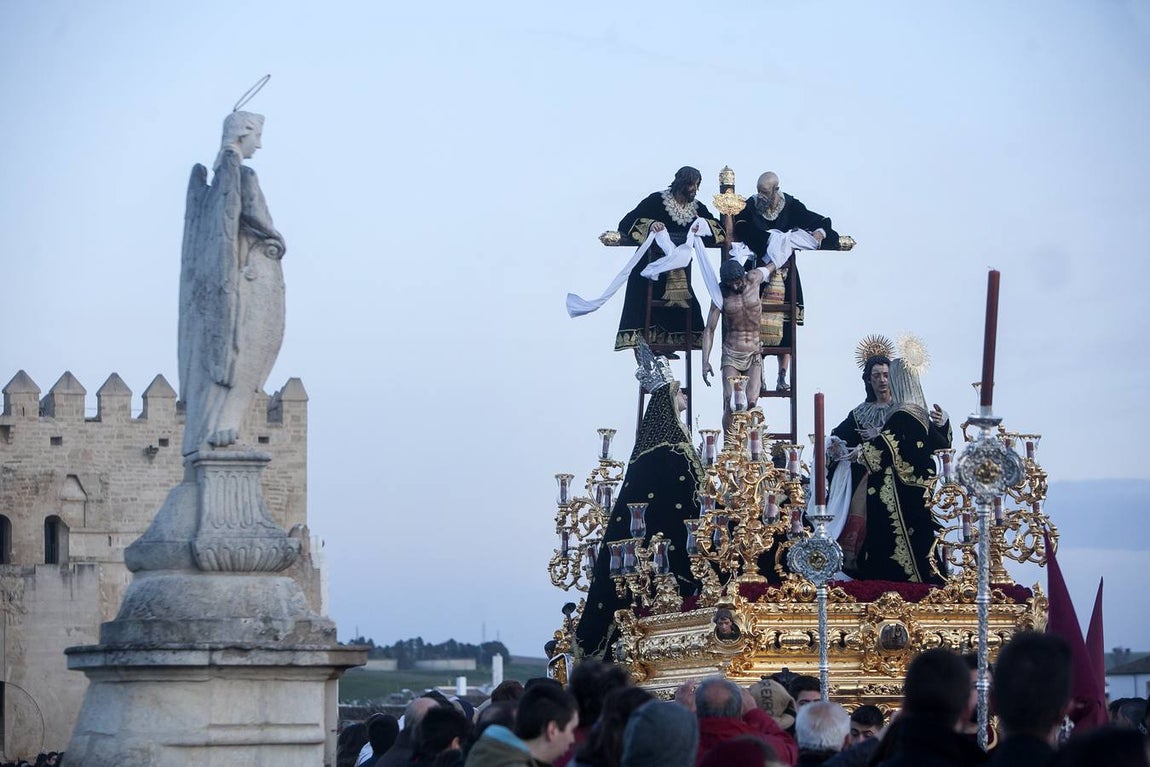 La cofradía del Descendimiento de Córdoba, en imágenes