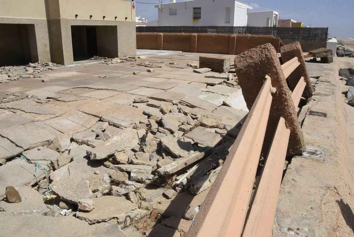 Los trabajos de reparación y el estado de las playas de La Antilla, en imágenes