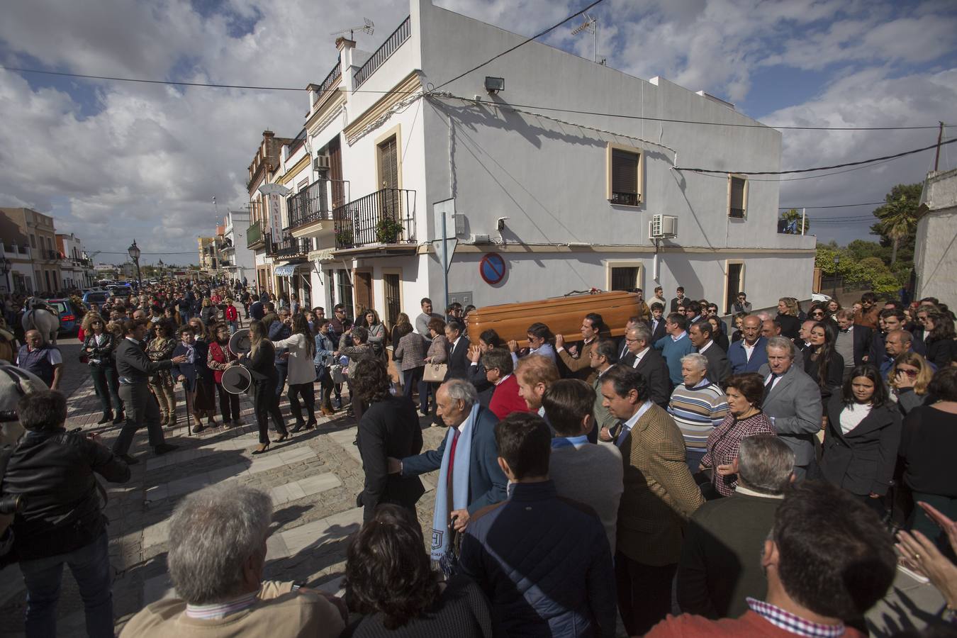 En fotos, los momentos más emotivos del entierro del rejoneador Ángel Peralta