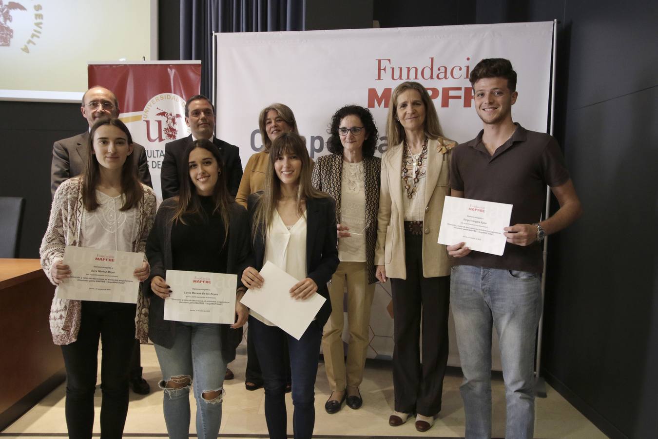 La Infanta Elena, en la entrega de premios del I Campeonato Interuniversitario de bugaMAP en Sevilla