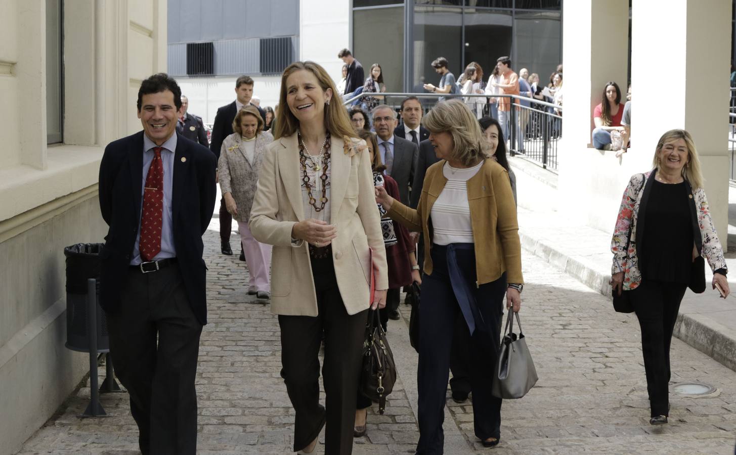 La Infanta Elena, en la entrega de premios del I Campeonato Interuniversitario de bugaMAP en Sevilla