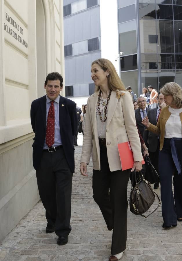 La Infanta Elena, en la entrega de premios del I Campeonato Interuniversitario de bugaMAP en Sevilla