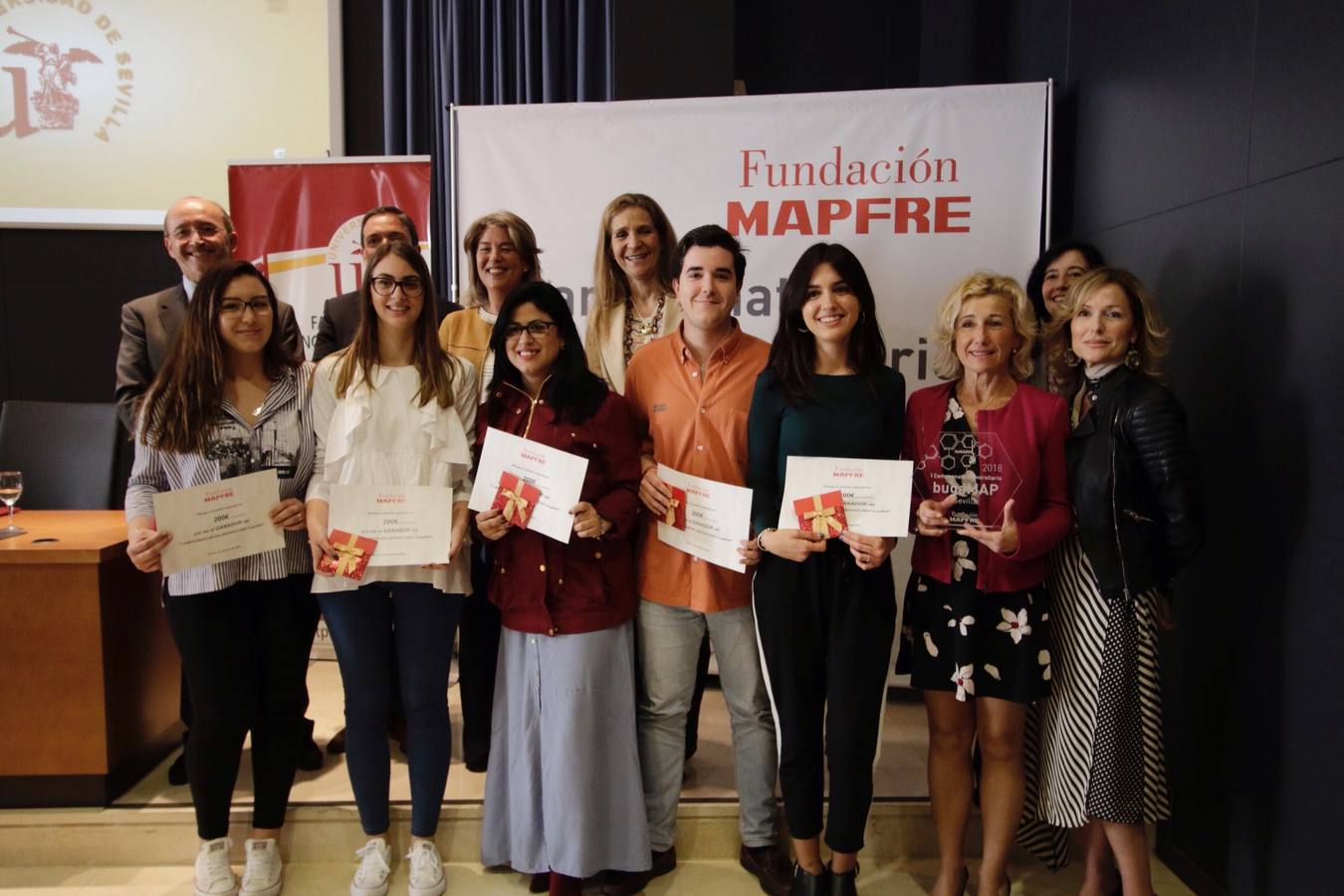 La Infanta Elena, en la entrega de premios del I Campeonato Interuniversitario de bugaMAP en Sevilla