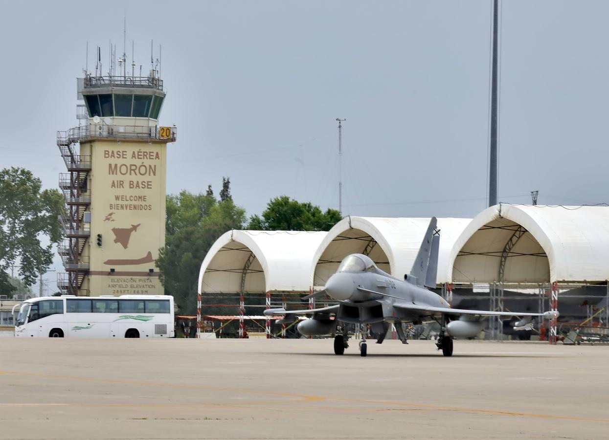 Seis cazabombarderos salen de Sevilla en misión de la OTAN