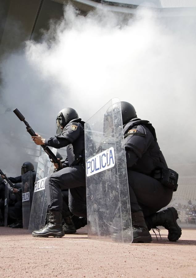 Espectacular exhibición de las unidades especiales de la Policía Nacional
