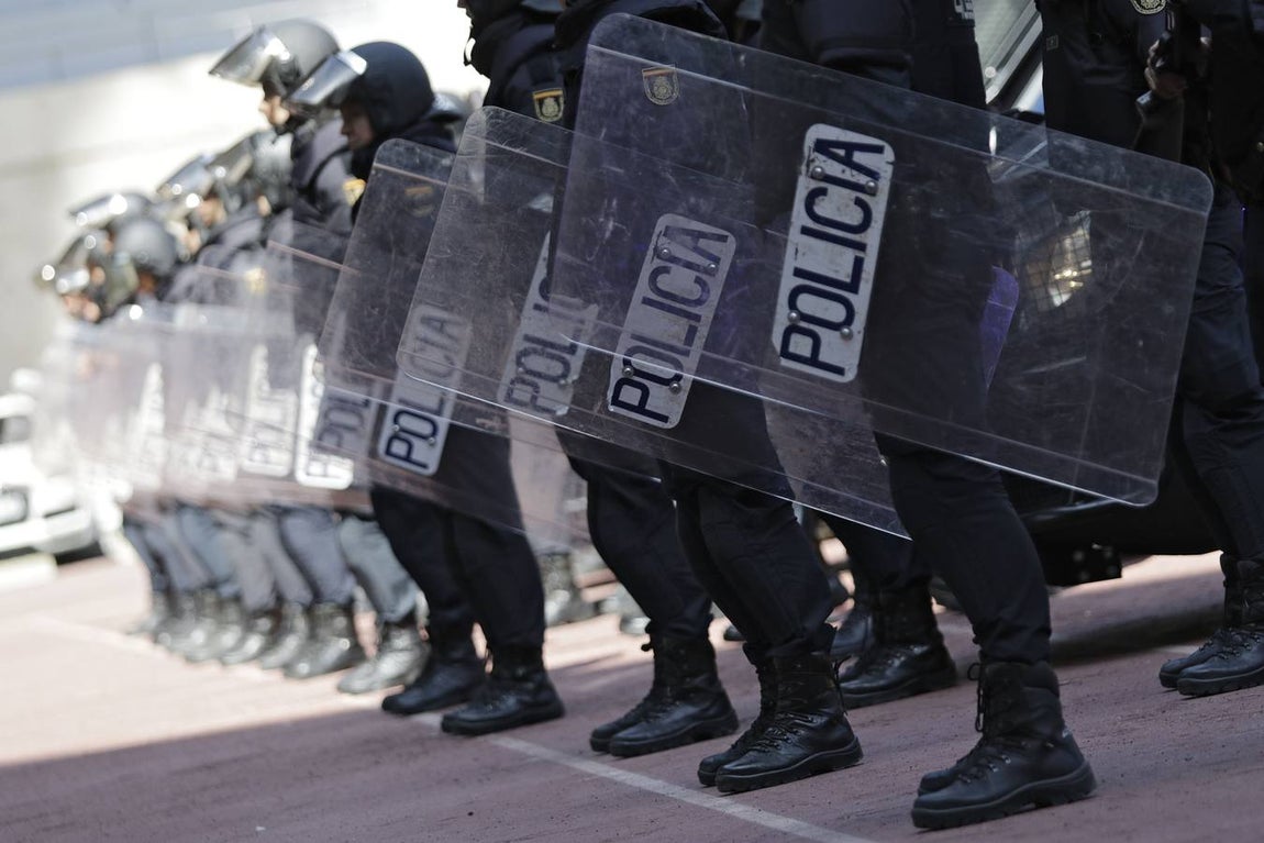 Espectacular exhibición de las unidades especiales de la Policía Nacional