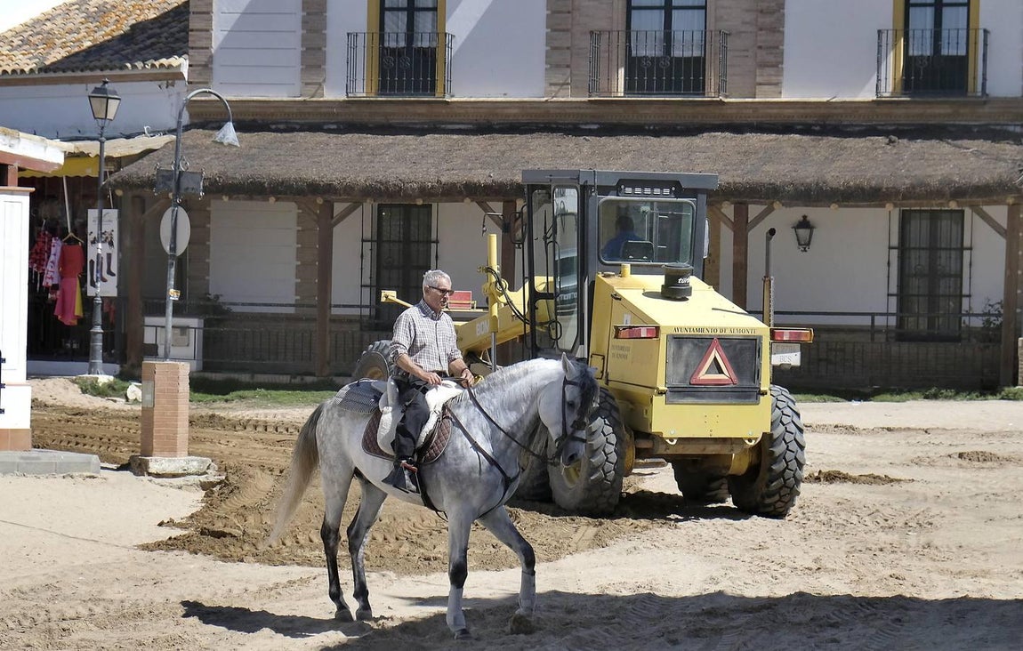 En imágenes: la aldea se prepara para la romería de el Rocío 2018