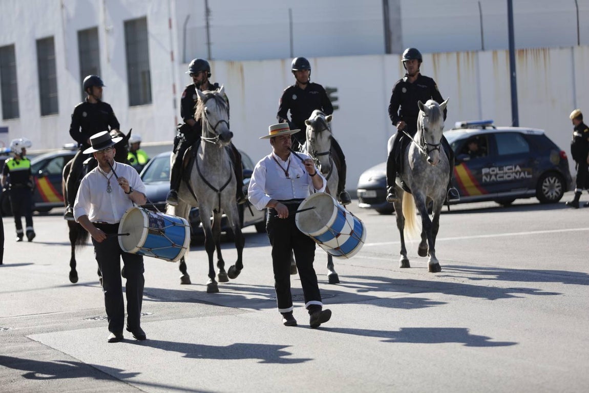 El Rocío 2018 en imágenes: Salida de la Hermandad Castrense de Sevilla