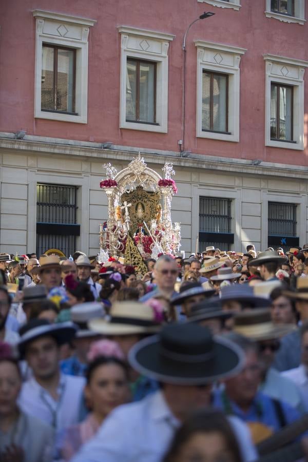 El Rocío 2018 en imágenes: salida de la Hermandad de Sevilla