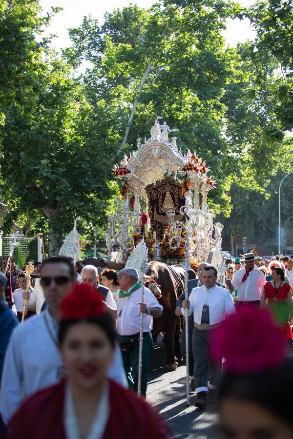El Rocío 2018: las imágenes más emotivas de la salida hacia la aldea de la hermandad de Sevilla Sur