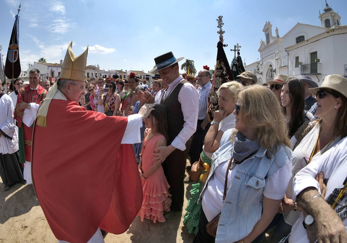 El Rocío 2018: Domingo de devoción y lluvia en la aldea