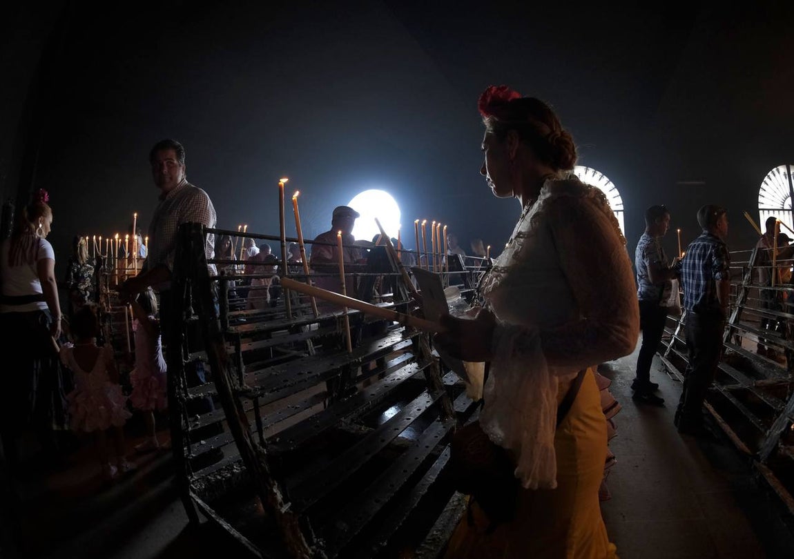 El Rocío 2018: Domingo de devoción y lluvia en la aldea