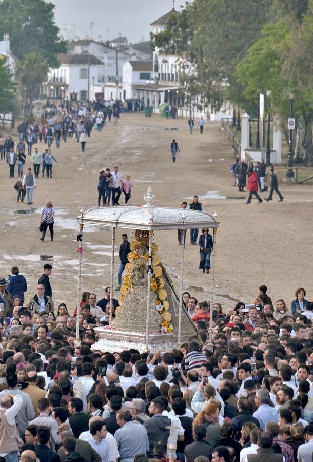 El Rocío 2018: La procesión de la Virgen, en imágenes