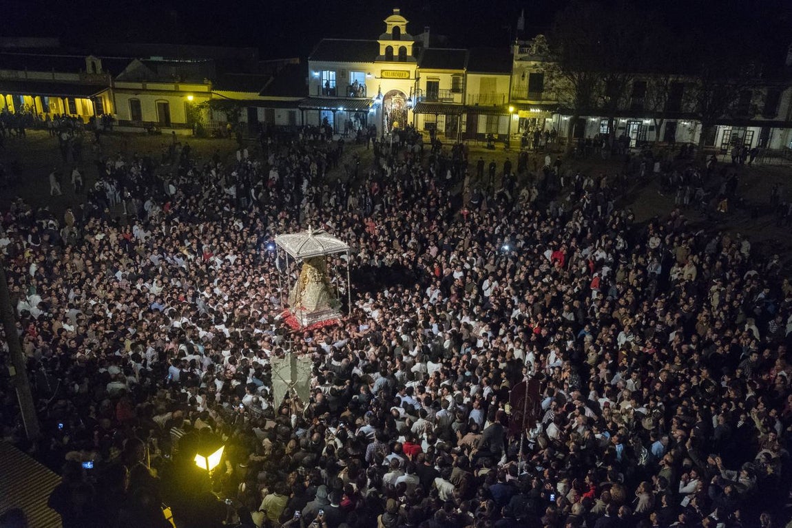 El Rocío 2018: La procesión de la Virgen, en imágenes