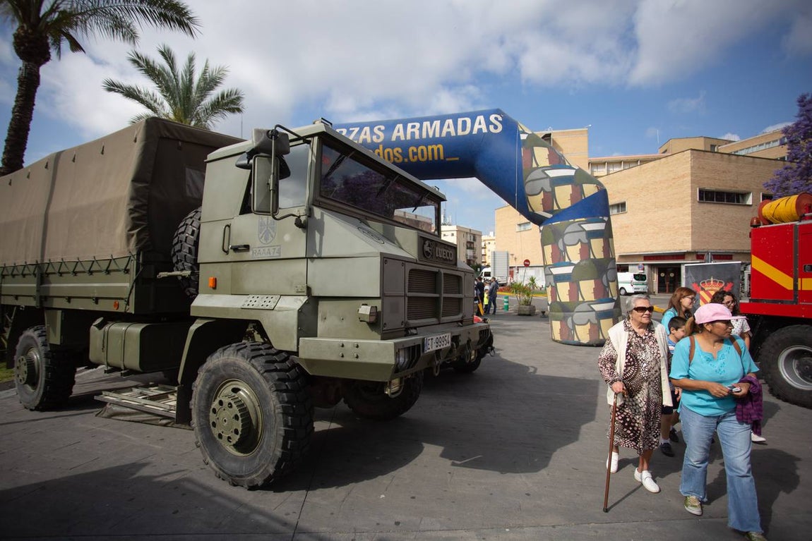 Jornada de convivencia entre las Fuerzas Armadas y niños ingresados en el Hospital Virgen del Rocío de Sevilla